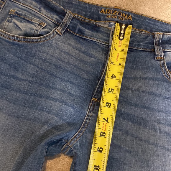 Super cute NWOT cropped jeans - Picture 7 of 7